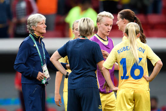 Sveriges förbundskapten Pia Sundhage, Nilla Fischer och