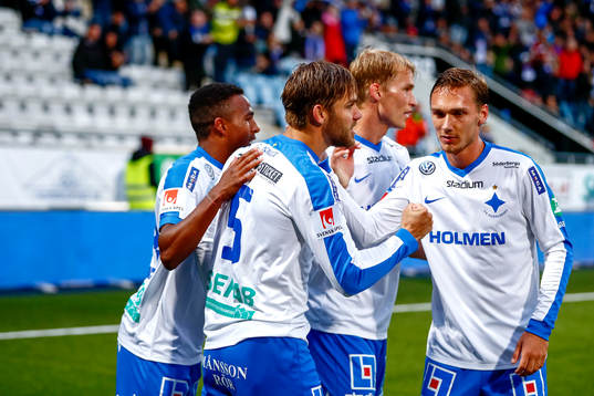 Norrköpings Christoffer Nyman jublar med lagkamraterna
