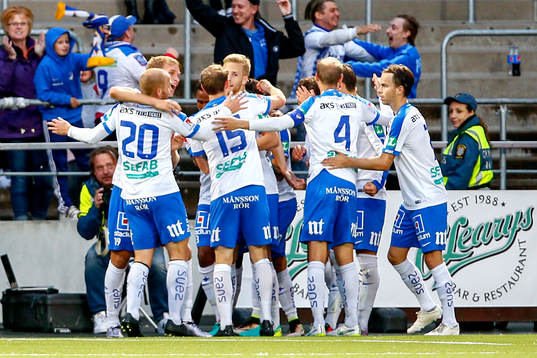 Norrköpings Sebastian Andersson jublar med lagkamraterna