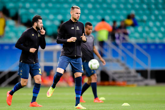 Sveriges Alexander Milosevic värmer upp före
