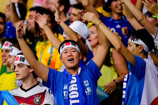 Japans supportrar på läktaren