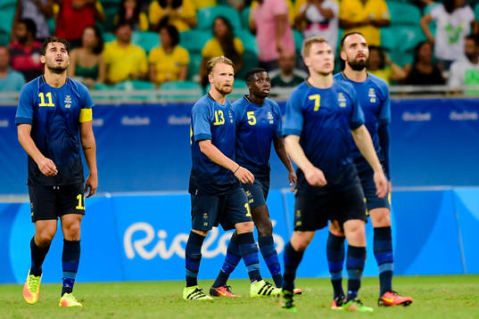 Sveriges Astrit Ajdarevic , Jacob Une Larsson , Pa Konate ,