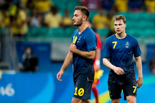 Sveriges Muamer Tankovic och Simon Tibbling deppar