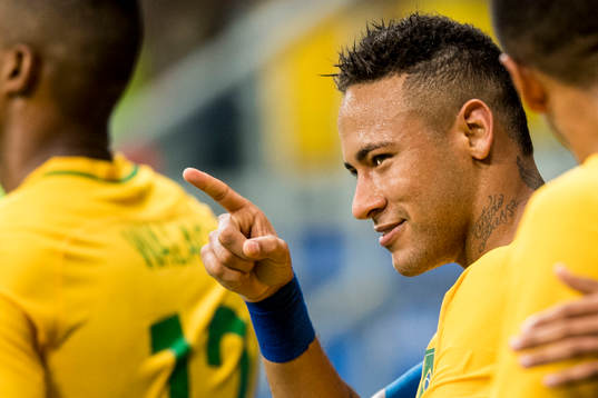 Brasiliens Neymar jublar