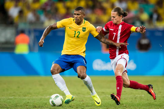 Brasiliens Walace och Danmarks Lasse Vibe