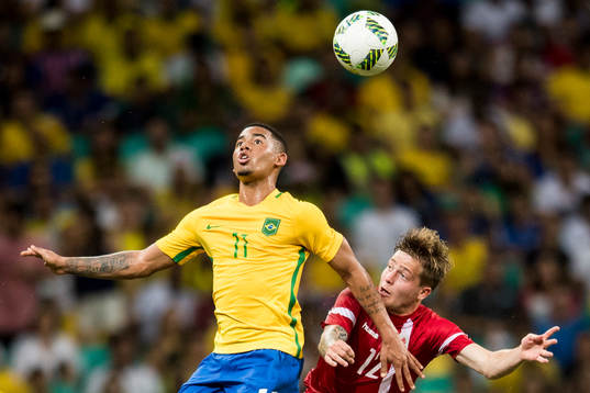 Brasiliens Gabriel Jesus och Danmarks Frederik Borsting