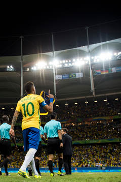 Brasiliens Neymar gör entré