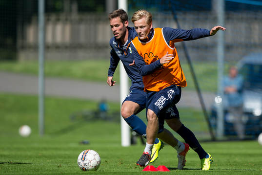 IFK Göteborgs Billy Nordström före Emil Salomonsson
