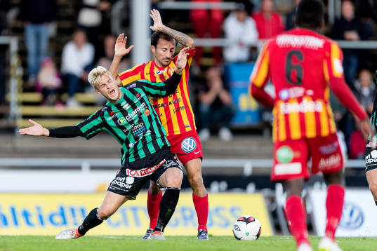 Varbergs Mats Andre Kaland och Syrianskas Louay Chanko