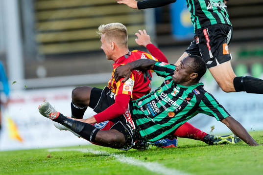 Syrianskas Mattias Liljestrand och Varbergs Nsima Peter