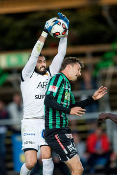 Syrianskas målvakt Dejan Garaca och Varbergs Peter Nyström