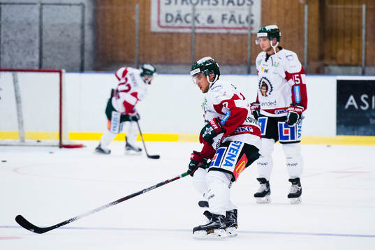 Frölundas Henrik Tömmernes värmer upp