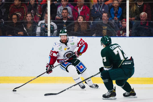 Frölundas Robin Figren och Färjestads Anton Grundel