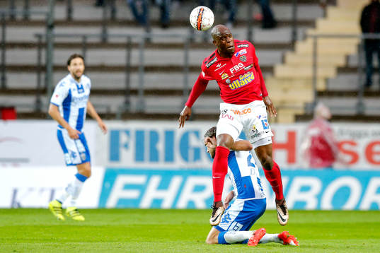 Falkenbergs Hakeem Araba och IFK Göteborgs Tom Pettersson