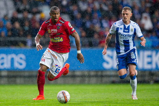 Falkenbergs Felipe Carvalho före IFK Göteborgs Sören