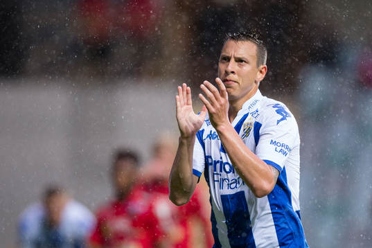 IFK Göteborgs Martin Smedberg Dalence applåderar publiken
