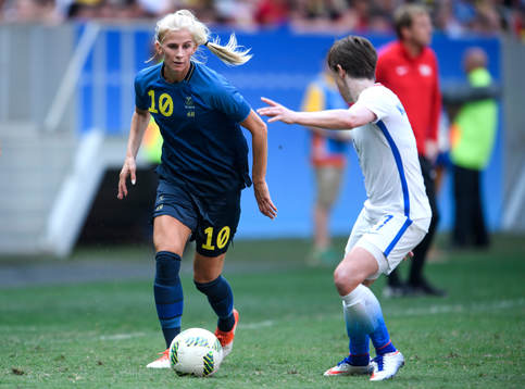 Sveriges Sofia Jakobsson i kvartsfinalen i fotboll mellan