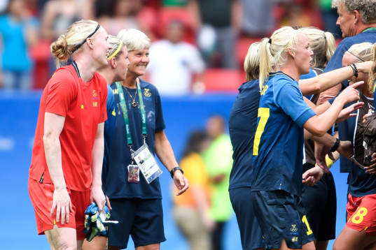 Sveriges förbundskapten Pia Sundhage jublar