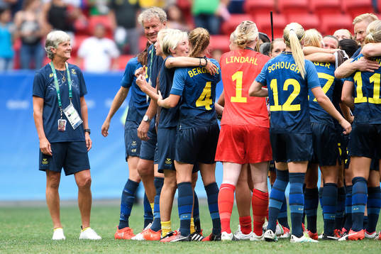 Sveriges förbundskapten Pia Sundhage jublar