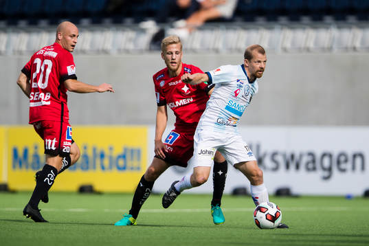 Norrköpings Daniel Sjölund och Filip Dagerstål ser på