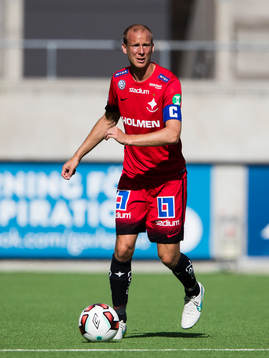 Norrköpings Andreas Johansson med bollen