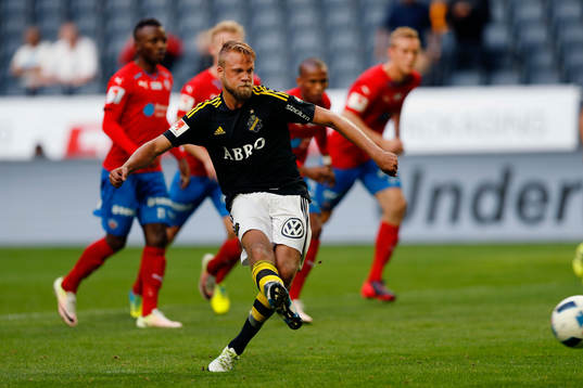 s Daniel Sundgren gör 2-1 på straff