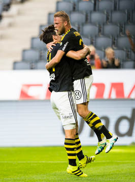 s Daniel Sundgren gör 2-1 på straff och omfamnas av