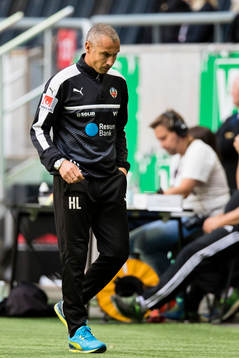 Helsingborgs manager Henrik Larsson ser deppig ut