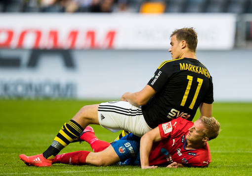 s Eero Markkanen sitter på Helsingborgs Peter Larsson
