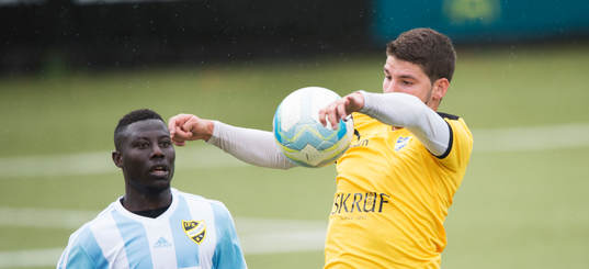 Nedtagning på bröstet  i matchen i division 2 mellan IFK