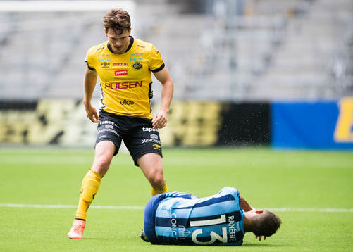 Elfsborgs Jörgen Horn ser på när Djurgårdens Mathias