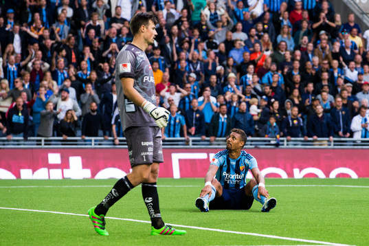 Djurgårdens Mathias Ranegie ser uppgiven ut eften en