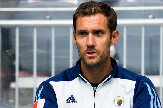 Djurgårdens målvakt Andreas Isaksson på avbytarbänknen