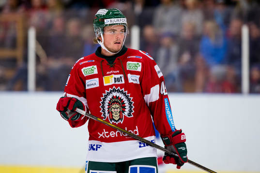 Frölundas Oscar Engsund innan en träningsmatch i ishockey