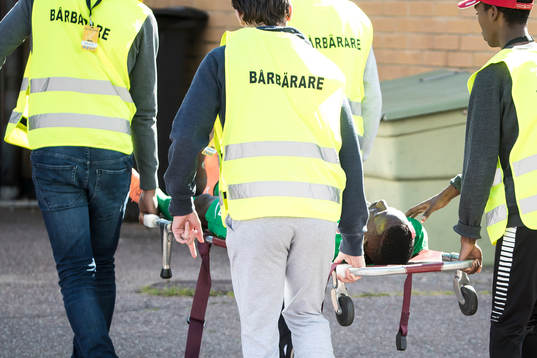 Dalkurds Omar Jagne ut på bår