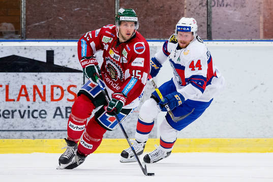 Frölundas Matt Donovan före Norges  Aleksander Reichenberg