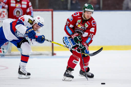Frölundas Matt Donovan före Norges  Aleksander Reichenberg
