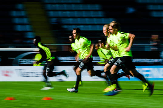Häckens spelare värmer upp