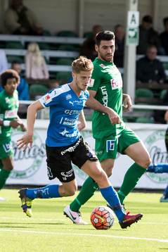 Halmstads Rebin Asaad i fotbollsmatchen i superettan mellan