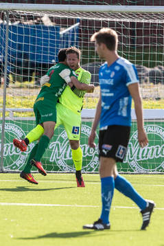 Dalkurds målvakt Frank Pettersson jublar