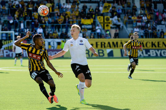 Häckens Nasiru Mohammed och Örebros Sebastian Ring
