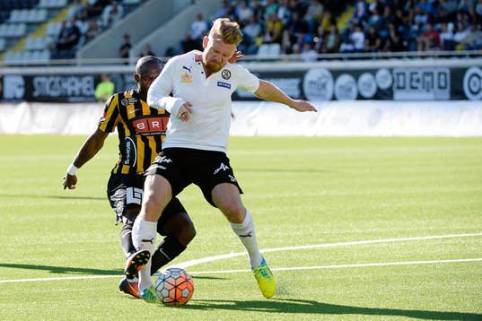 Häckens John Owoeri mot Örebros Michael Almebäck