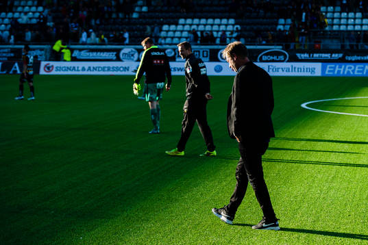 Häckens tränare Peter Gerhardsson deppar