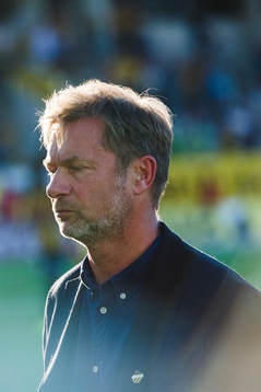 Häckens tränare Peter Gerhardsson deppar