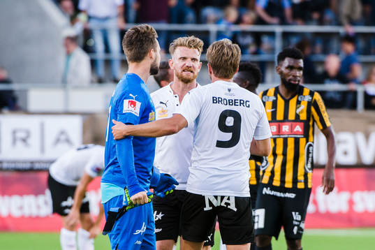 Örebros målvakt Oscar Jansson, Michael Almebäck och