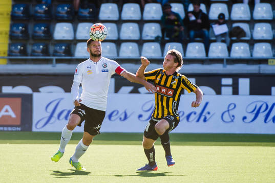 Örebros Robert Åhman Persson och Häckens Rasmus Schuller