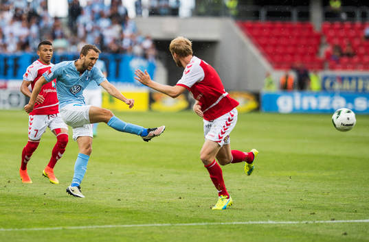 Malmö FFs Magnus Wolff Eikrem och Kalmars Ismael Silva