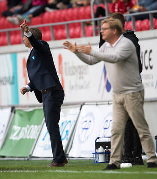 Malmö FFs tränare Allan Kuhn och Kalmars tränare Peter