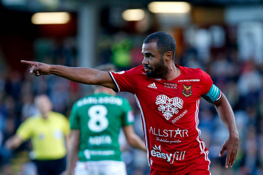 Östersunds Alex Dyer jublar