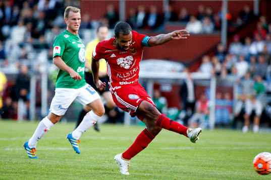 Östersunds Alex Dyer gör 0-1